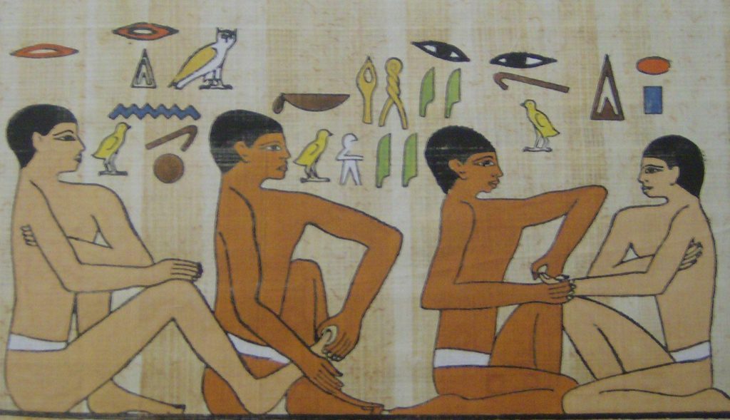 Egyiptomi stílusú festmény. Talpmasszázst ábrázol.